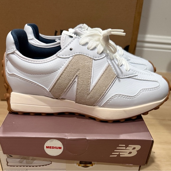 New Balance White and Tan Women's Shoes Size 6 - Picture 2 of 5
